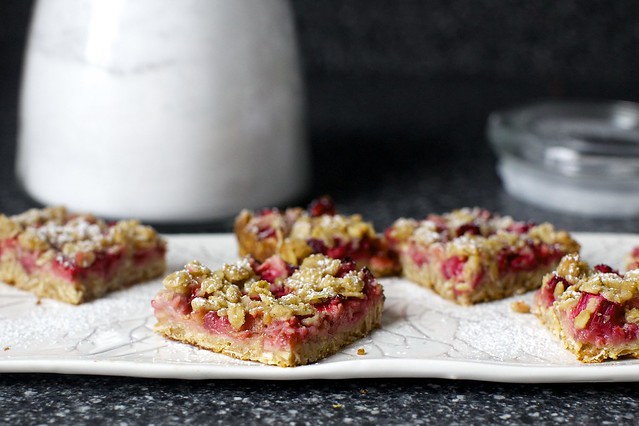 strawberry rhubarb crisp bars