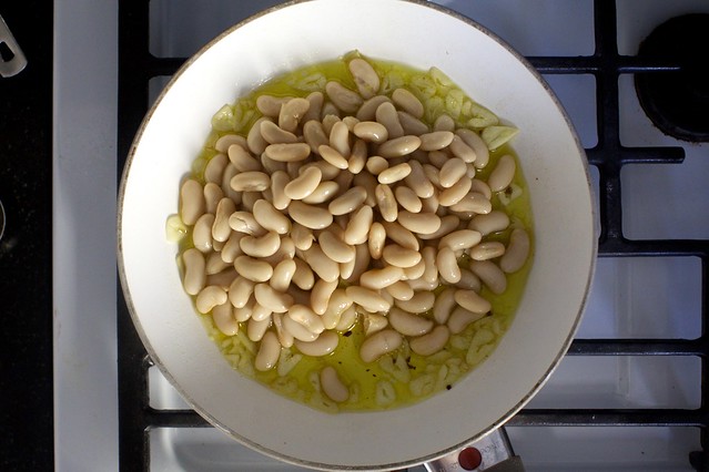 add cannellini to the aglio e olio