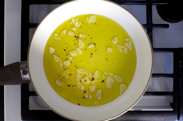 garlic, oil, pepper flakes