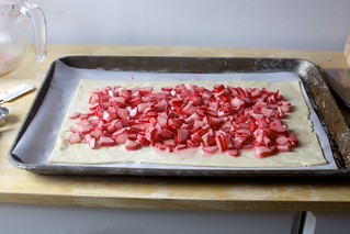 a thin layer of fruit