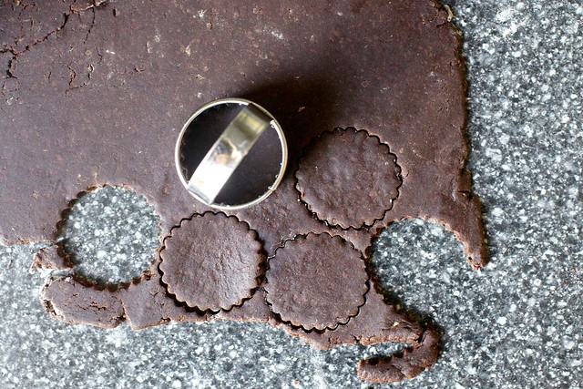 making fluted round chocolate sables