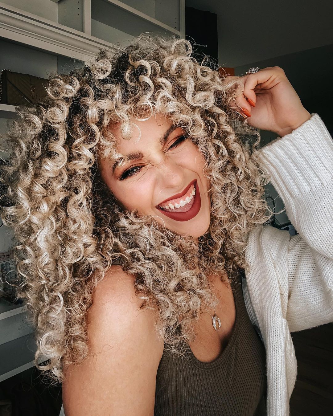 Quelles Sont Les Causes Des Cheveux Gonfles Et Les Produits Dont Vous Avez Besoin Pour Y Remedier Flashmode Magazine Magazine De Mode Et Style De Vie Numero Un En Tunisie