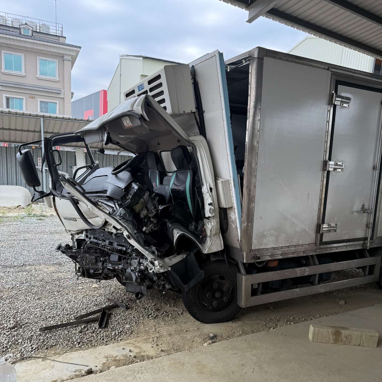 你的車廂是否也曾因漏水、底板凹凸不平而困擾?