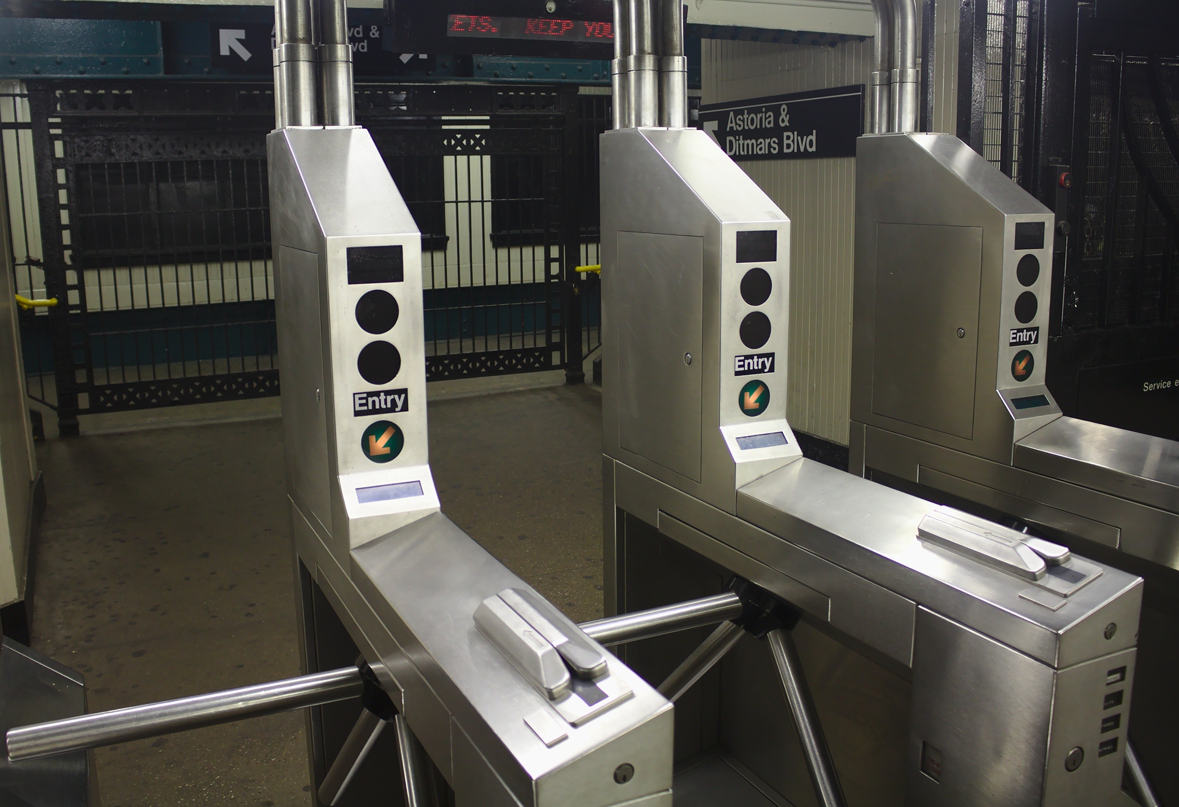 Use Your Phone To Pay For Your Nyc Subway Ticket Get Savvy With Social