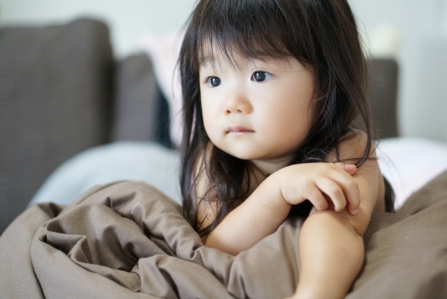 頭皮の乾燥がフケの原因かも 子供のフケの原因と対策は 頭皮の乾燥がフケの原因かも 子供のフケの原因と対策は