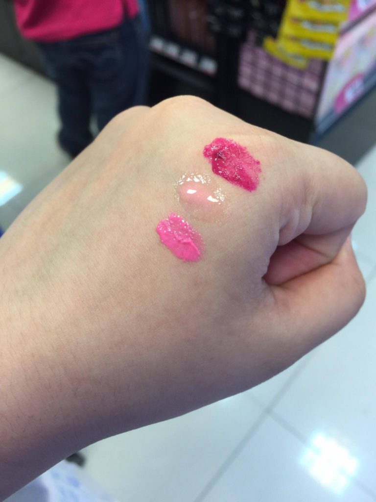 L’ORÉAL 巴黎萊雅 玫瑰珍藏版 奢華唇釉 巨星專屬粉紅試色分享~范冰冰、芭芭拉帕文、茱莉安摩爾專屬唇釉，這系列根本就是平價版YSL唇彩呀~茱莉安摩爾色看起來跟擦起來完全不同，真是超級美~ 彩妝品分享 民生資訊分享 
