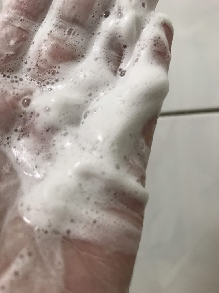 skincare/cleanser/facial/Neutrogena/露得清深層淨化氣墊泡泡保濕潔顏乳 非常容易搓出細緻豐盈的泡泡，溫和洗淨肌膚，臉部潔顏新寵～ 保養品分享 健康養身 民生資訊分享 
