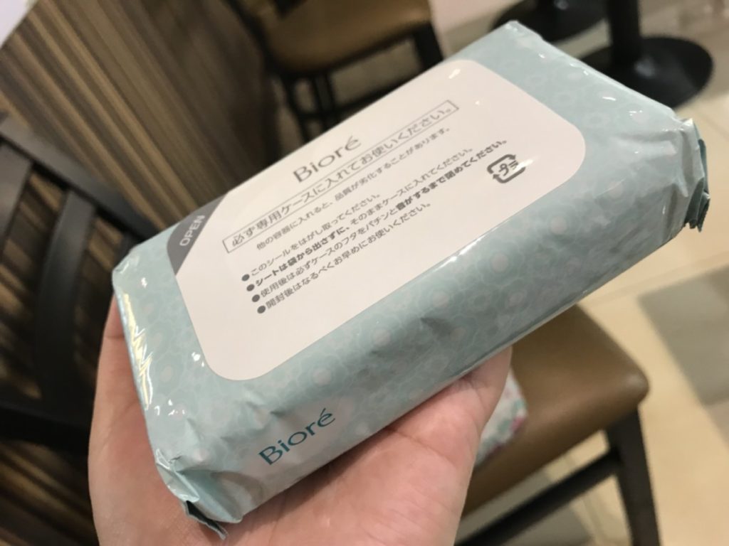 Biore頂級深層卸粧棉清爽淨膚型 零油感舒柔卸粧水讓卸妝時光更少摩擦傷肌膚 輕鬆把彩妝卸除乾淨 保養品分享 彩妝品分享 攝影 民生資訊分享 