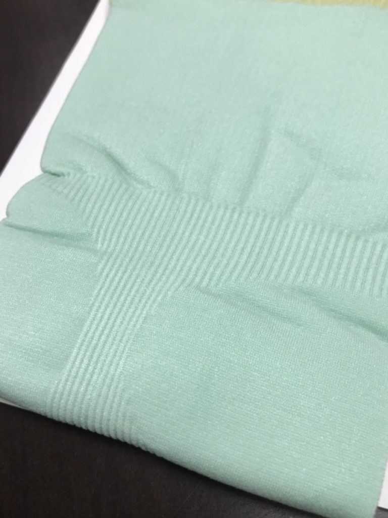 Oyaslim晚安纖腿襪 日系保養 符合人體工學的三段特殊加壓襪 青蘋果綠超好看 攝影 民生資訊分享 穿搭分享 