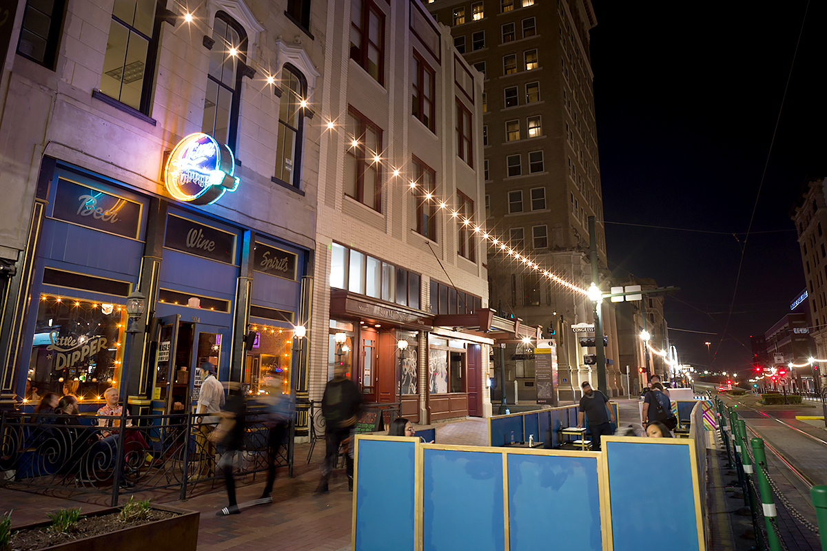 Patio Dining Drinking Is Coming To Main Street In Downtown Houston Updated Houston Food Finder