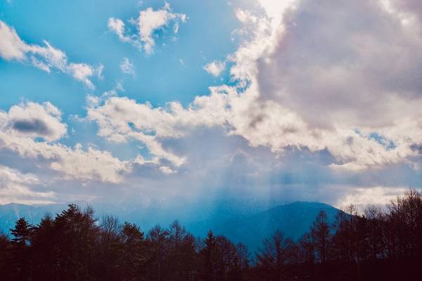 天使の梯子 はしご の意味 スピリチュアルな写真と出現する条件や時期はいつ 井戸端会議 天使の梯子 はしご の意味 スピリチュアルな写真と出現する条件や時期はいつ 井戸端会議