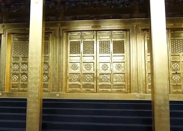 金色殿が金ピカの理由は何