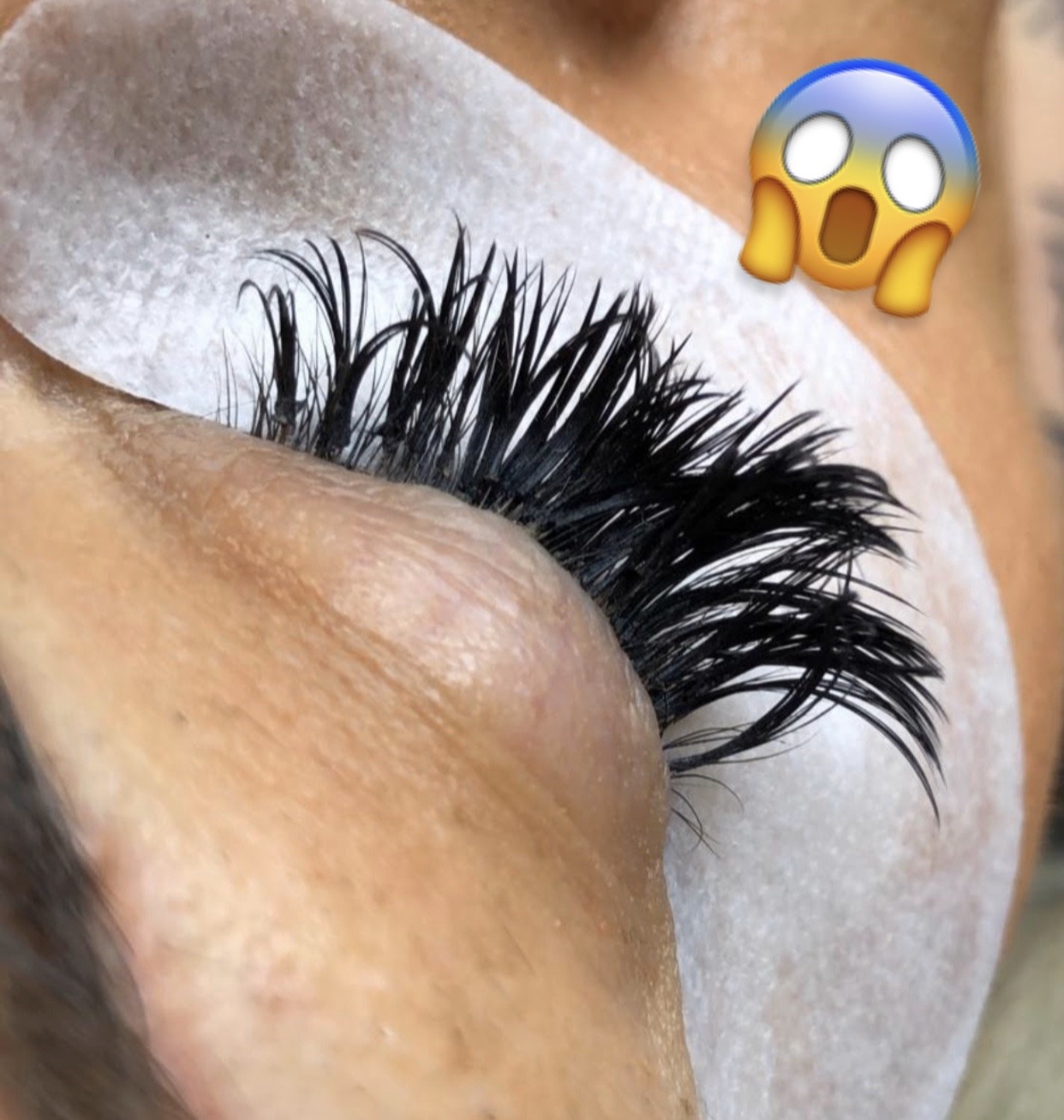 Schlecht Geklebte Wimpern Was Kann Passieren Illegal Beauty