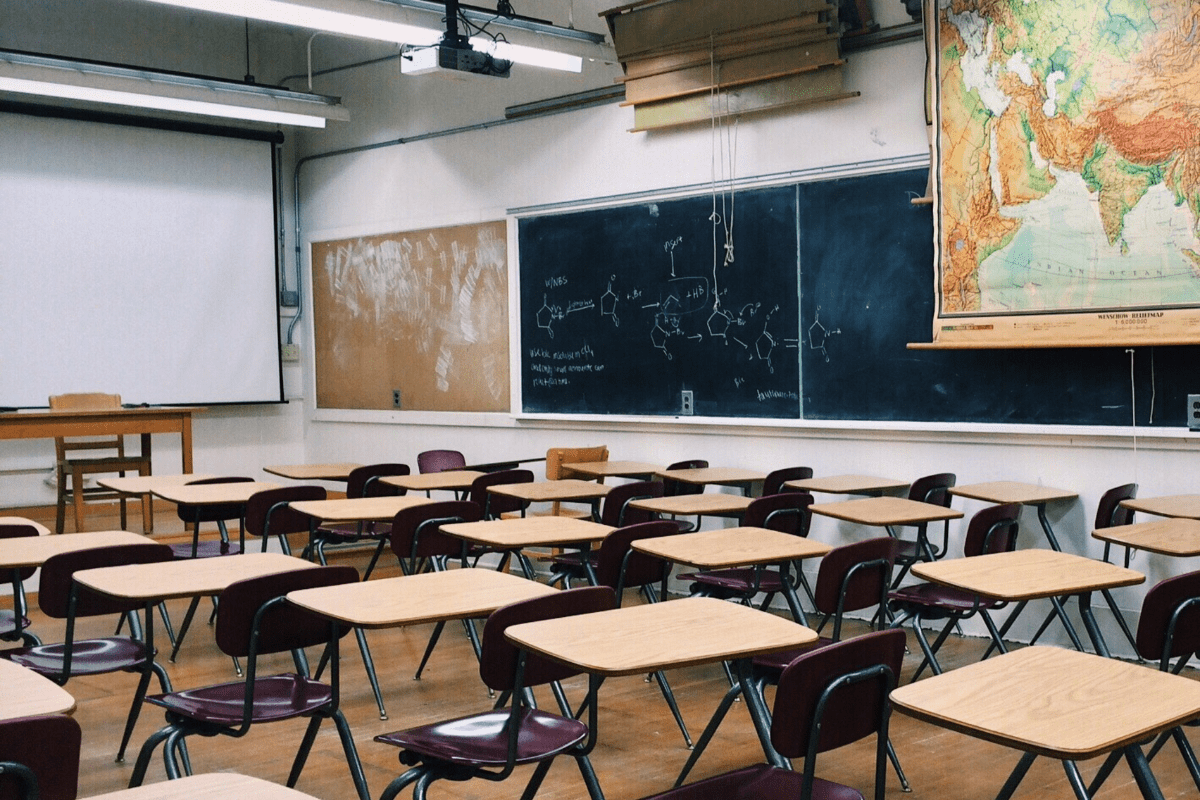 Principals resignations have soared in Chicago schools and across Illinois as educators face burnout. (Credit: Pixabay/Canva)