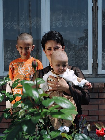 Ацамаз Мисиков, 9 лет. Ирина Мисикова, 36 лет. Эльбрус Мисиков, 1 год Ацамаз Мисиков, 9 лет. Ирина Мисикова, 36 лет. Эльбрус Мисиков, 1 год