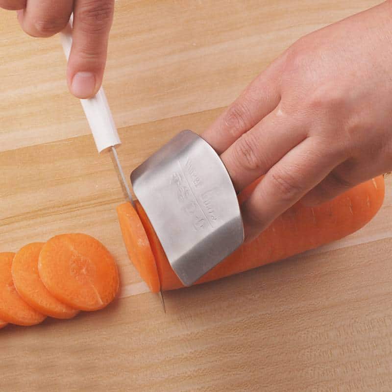 http://ineedaclean.com Must Have Metal Kitchen Finger Protector New Arrivals Kitchen Tools Certification: CE / EU,CIQ,EEC,FDA,LFGB,SGS I Need A Clean http://ineedaclean.com/the-clean-store/must-have-metal-kitchen-finger-protector/