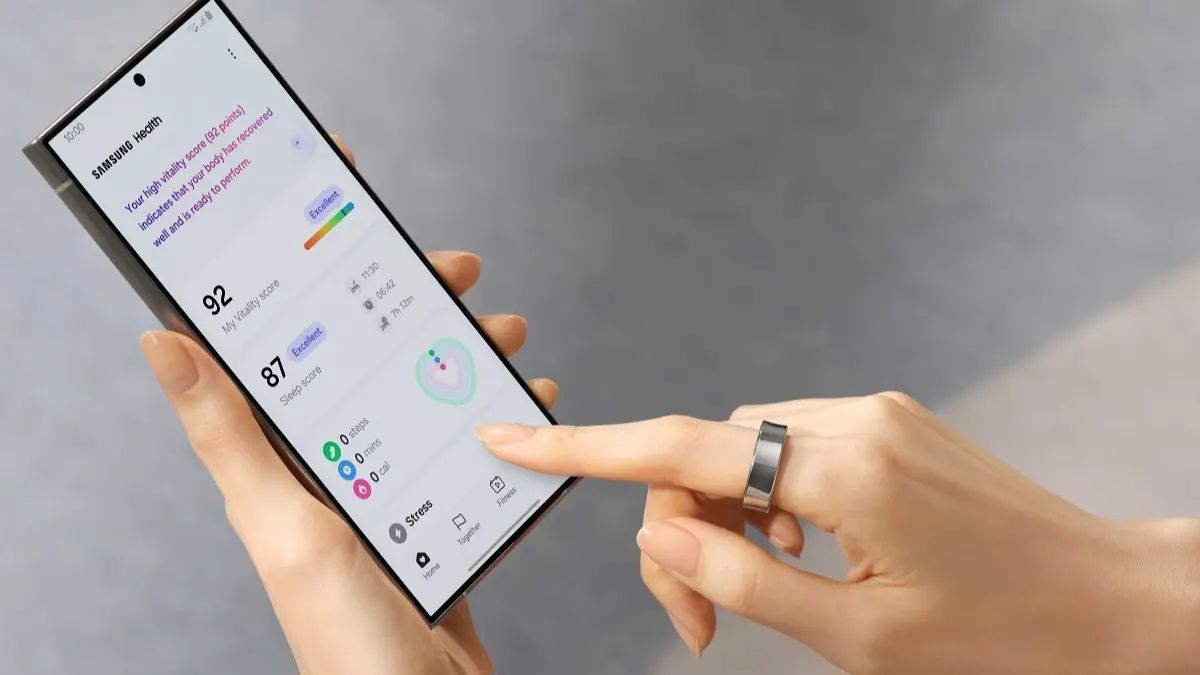 Samsung smart operating by hand wearing Smart Ring