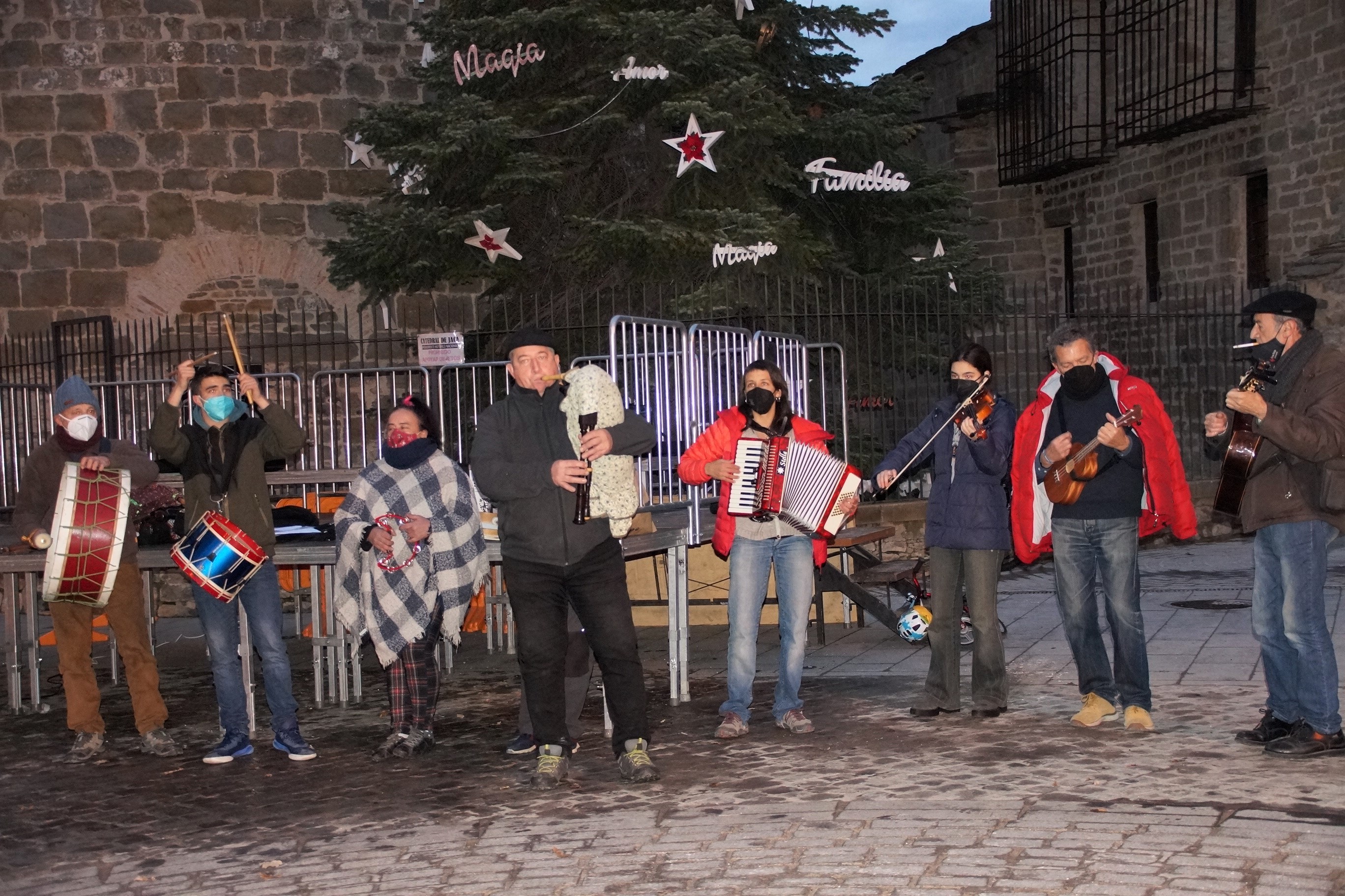 Buen Tizon Buena Brasa La Zoca De Navidad Vuelve A Arder En Jaca