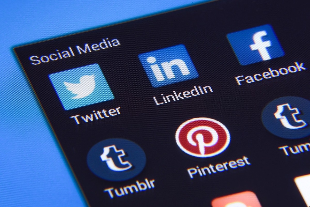 apps de redes sociais: redes sociais imagem mostrando apps de redes sociai como Twitter, LinkedIn, Pinterest e Facebook