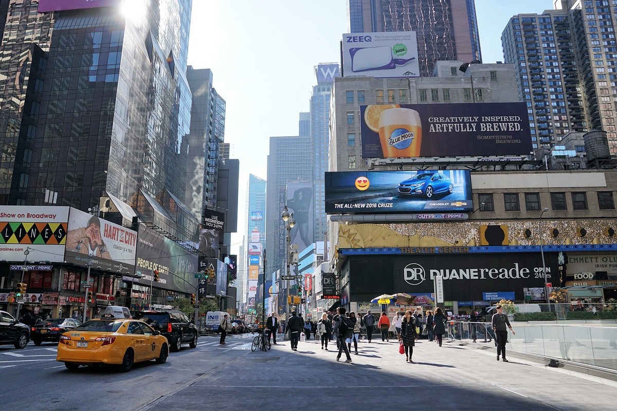 imagem de uma cidade: publicidade imagem de uma cidade com carros e vários prédios