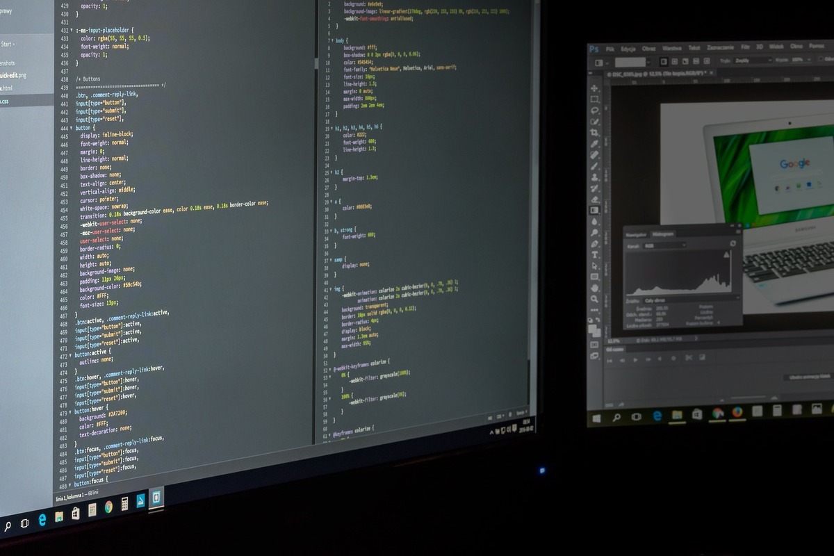 tela de computador: BERT tela de computador mostrando vários códigos