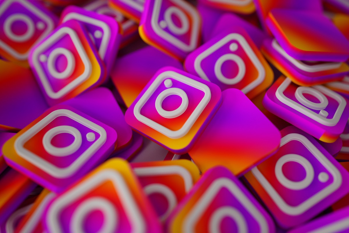 instagram: como ganhar seguidores no instagram vários blocos com o símbolo do instagram