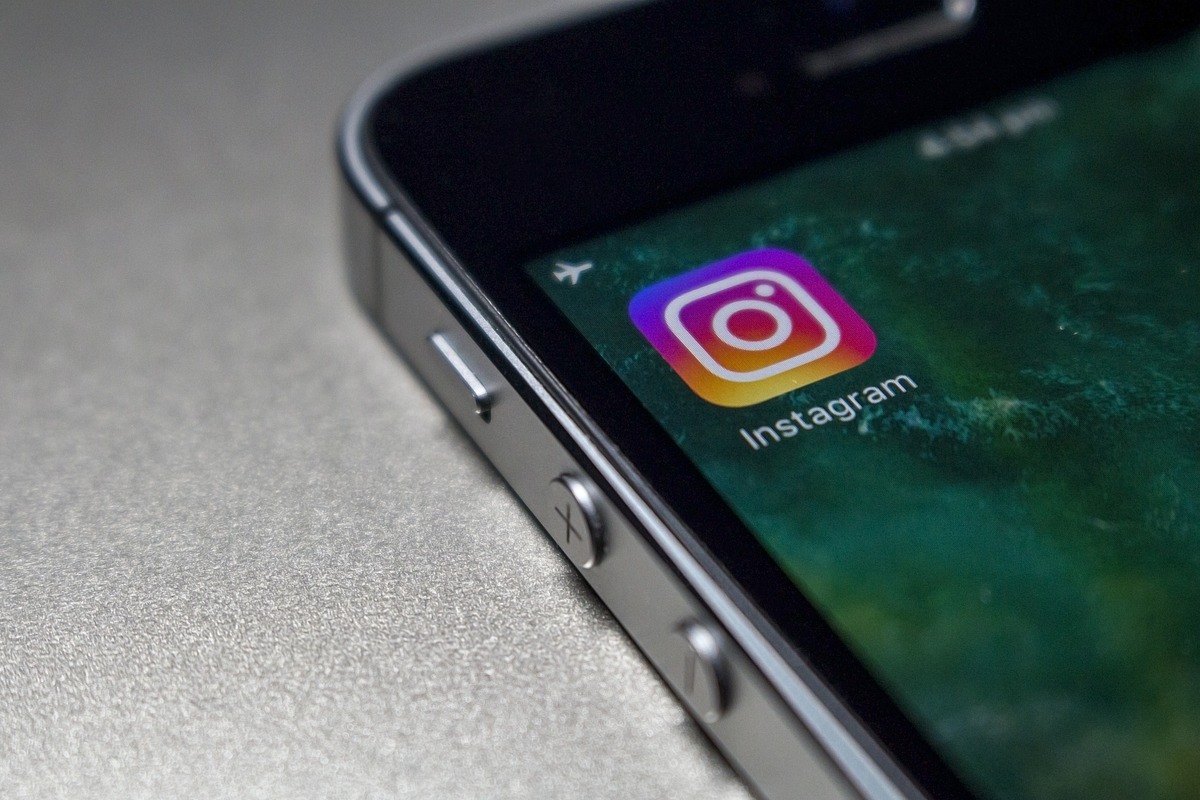 app do instagram: como ganhar seguidores no instagram celular com a tela mostrando o ícone do app do instagram
