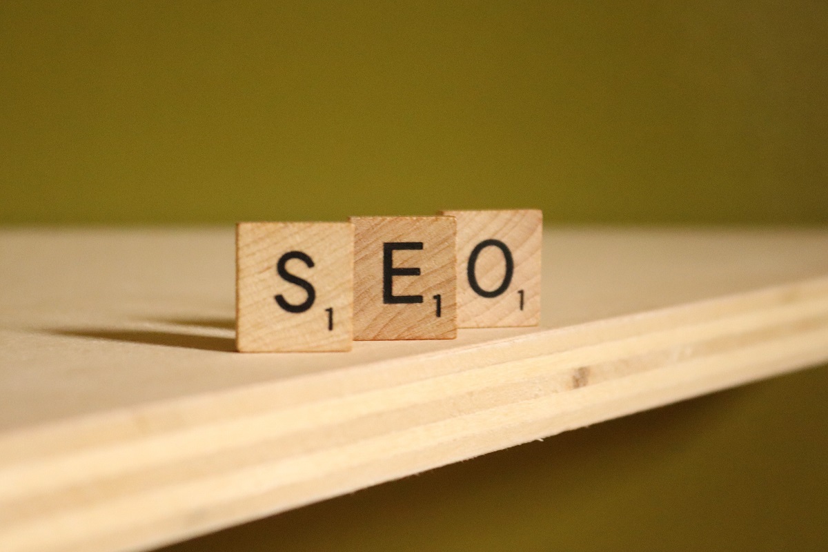 seo: dicas de seo blocos um do lado do outro, formando o nome seo