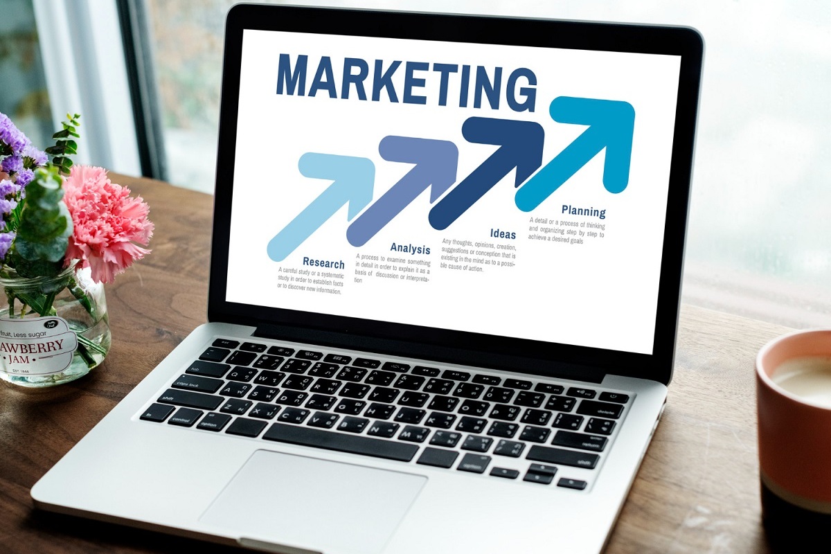 notebook: 8 Ps do marketing notebook mostrando na sua tela os Ps do marketing