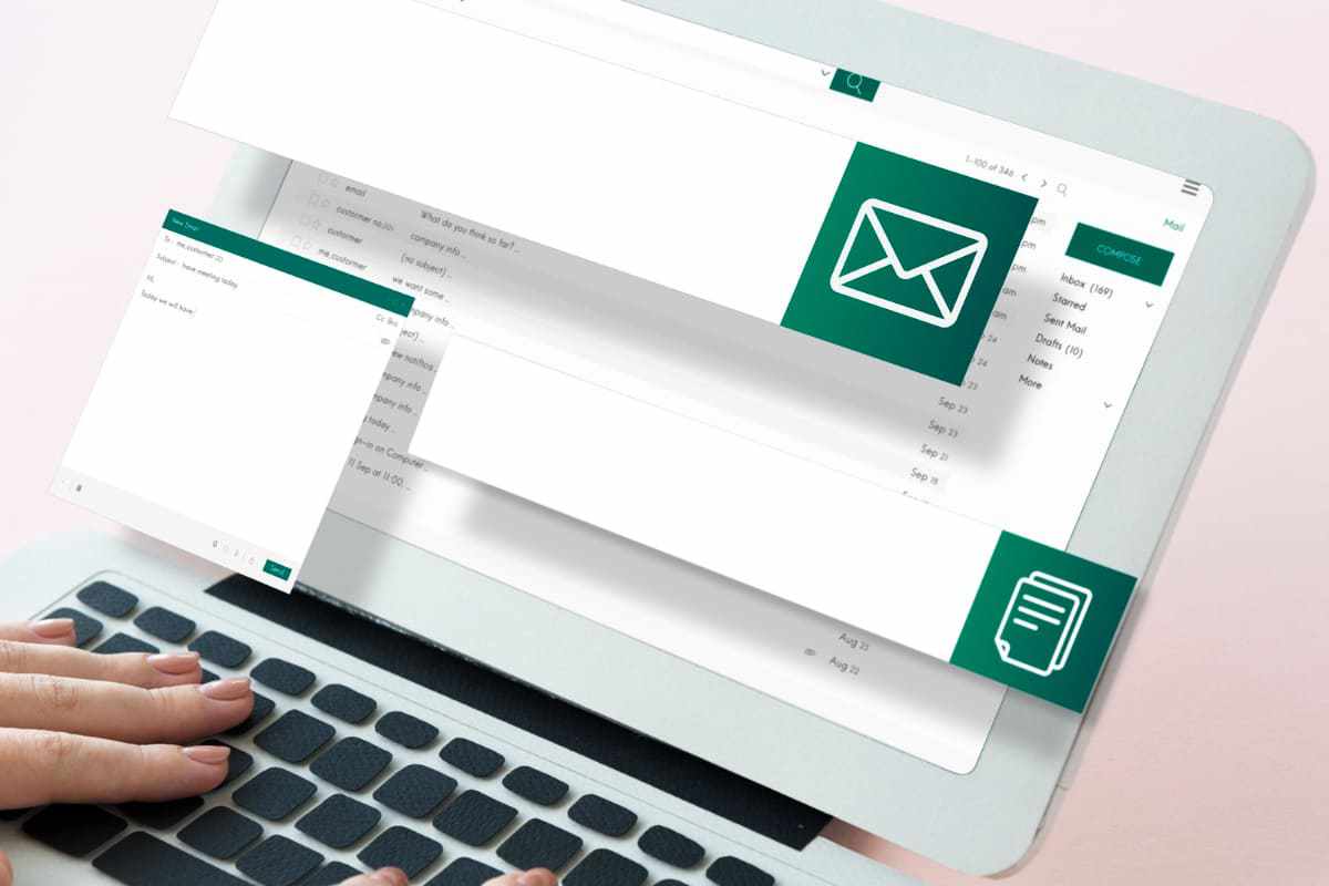 pessoa trabalhando: layout de e-mail marketing pessoa trabalhando em seu laptop