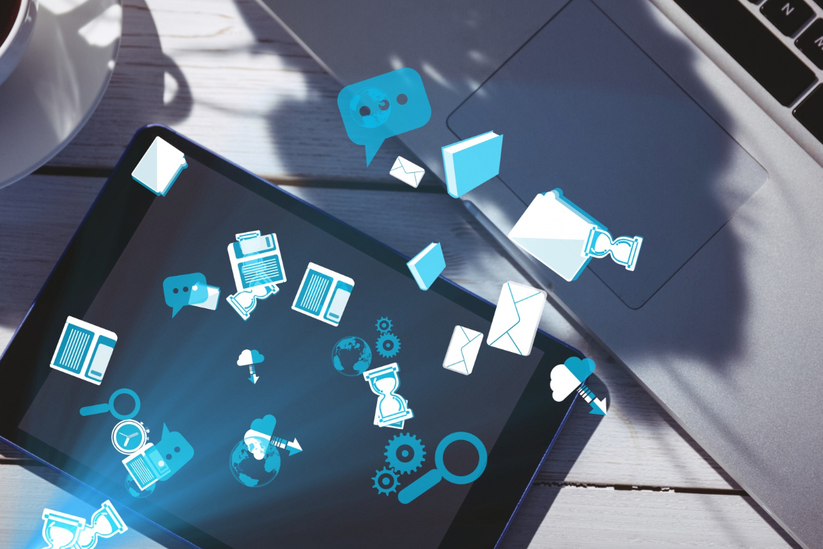 tablet: reutilize conteúdo imagem de um tablet e, no centro, ilustrações representando o mundo digital