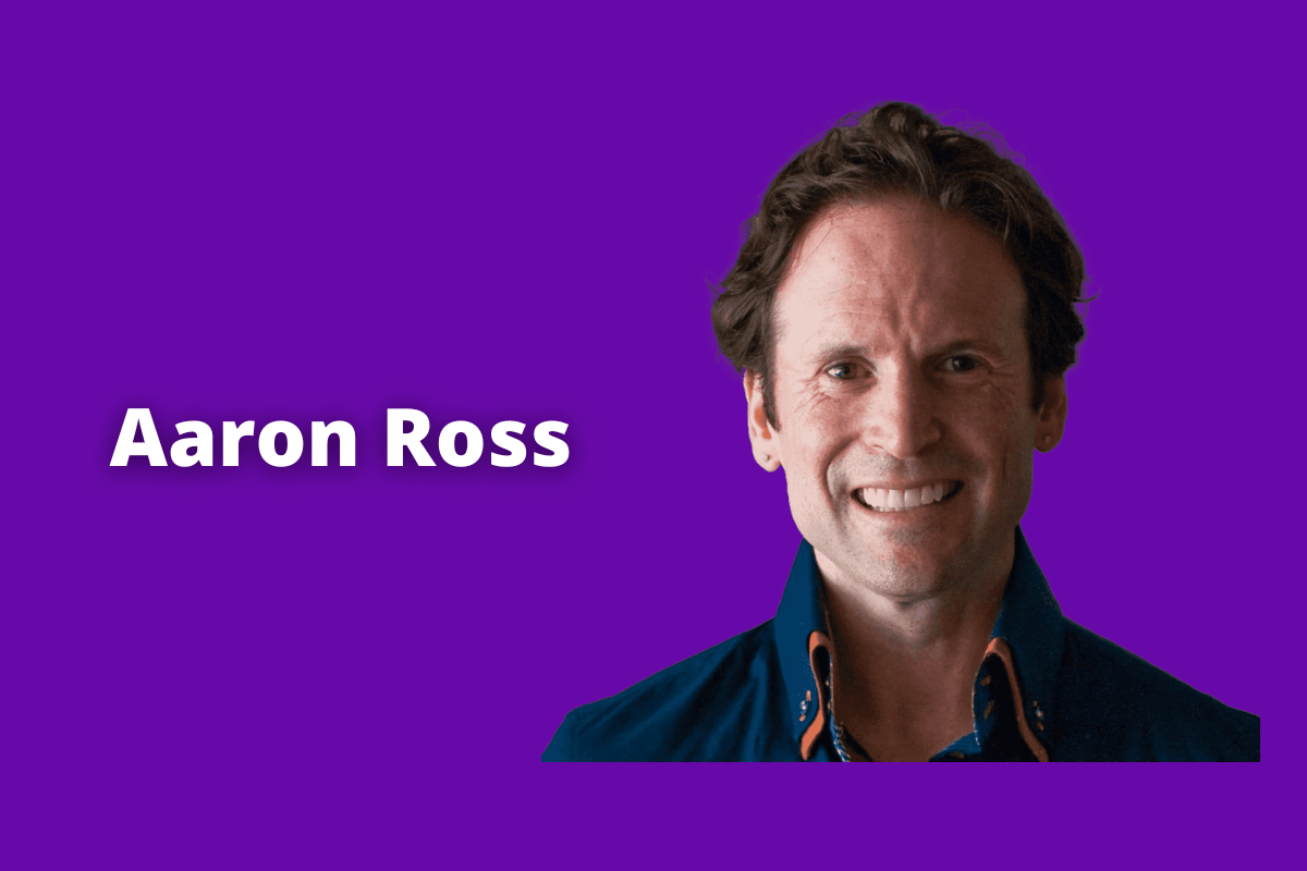 Montagem com fundo roxo e nome Aaron Ross em branco à esquerda e rosto do autor à direita