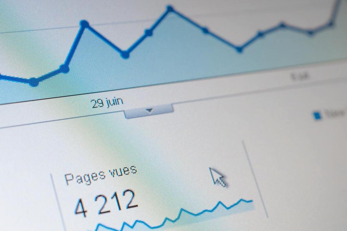 Gráfico: estatísticas sobre inbound marketing Gráfico em tela na cor azul com resultado de visualizações de, provavelmente, página web de conteúdo