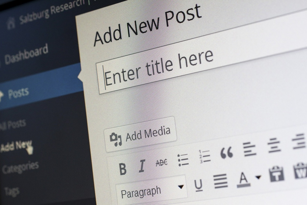 WordPress: glossário de SEO Fotografia tirada de tela do WordPress no campo de adição de novo post