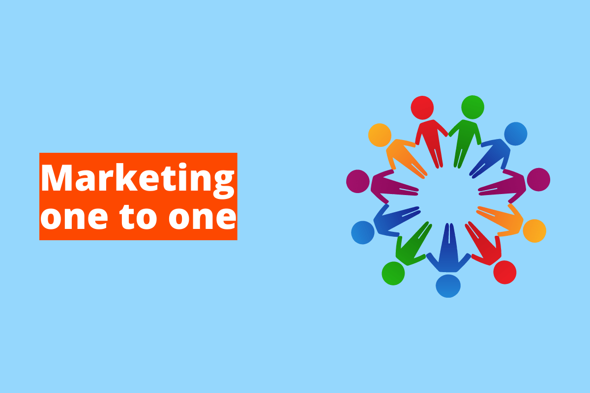 Montagem com fundo azul e frase Marketing one to one em branco à esquerda com fundo laranja e símbolo web que representa o tema à direita