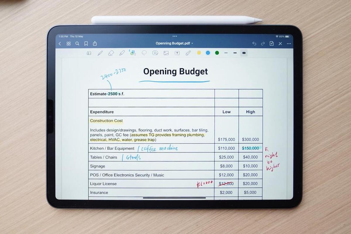 tablet: aplicativos de organização tablet ligado com uma caneta do lado