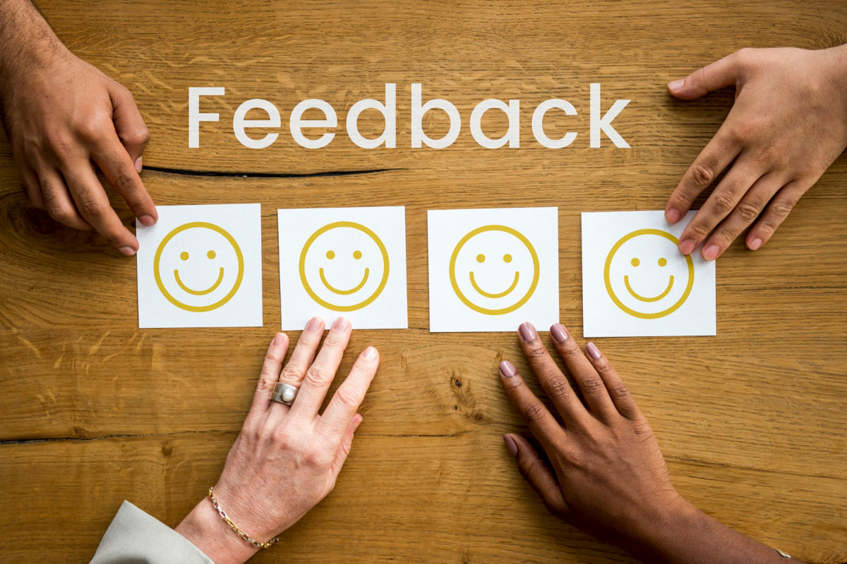 imagem com o nome feedback e várias carinhas uma do lado da outra