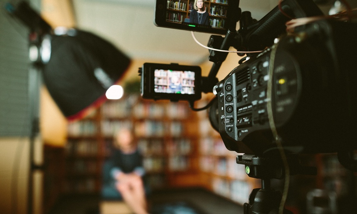 Os vídeos B2B geram mais leads e aumentam as conversões Vídeos B2B: a imagem mostra uma gravação