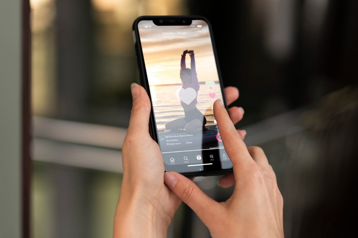 pessoa no celular: videos mobile pessoa usando o celular