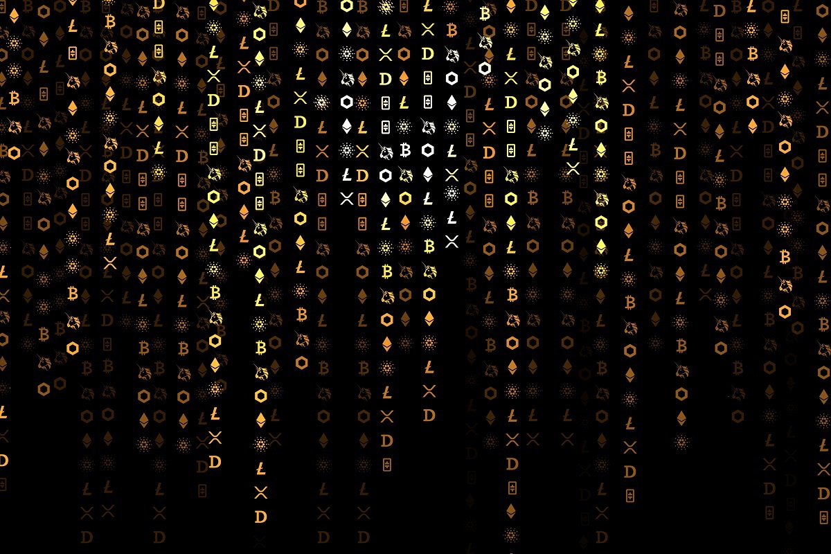 Código com fonte dourada diante de fundo preto em linguagem criptografada