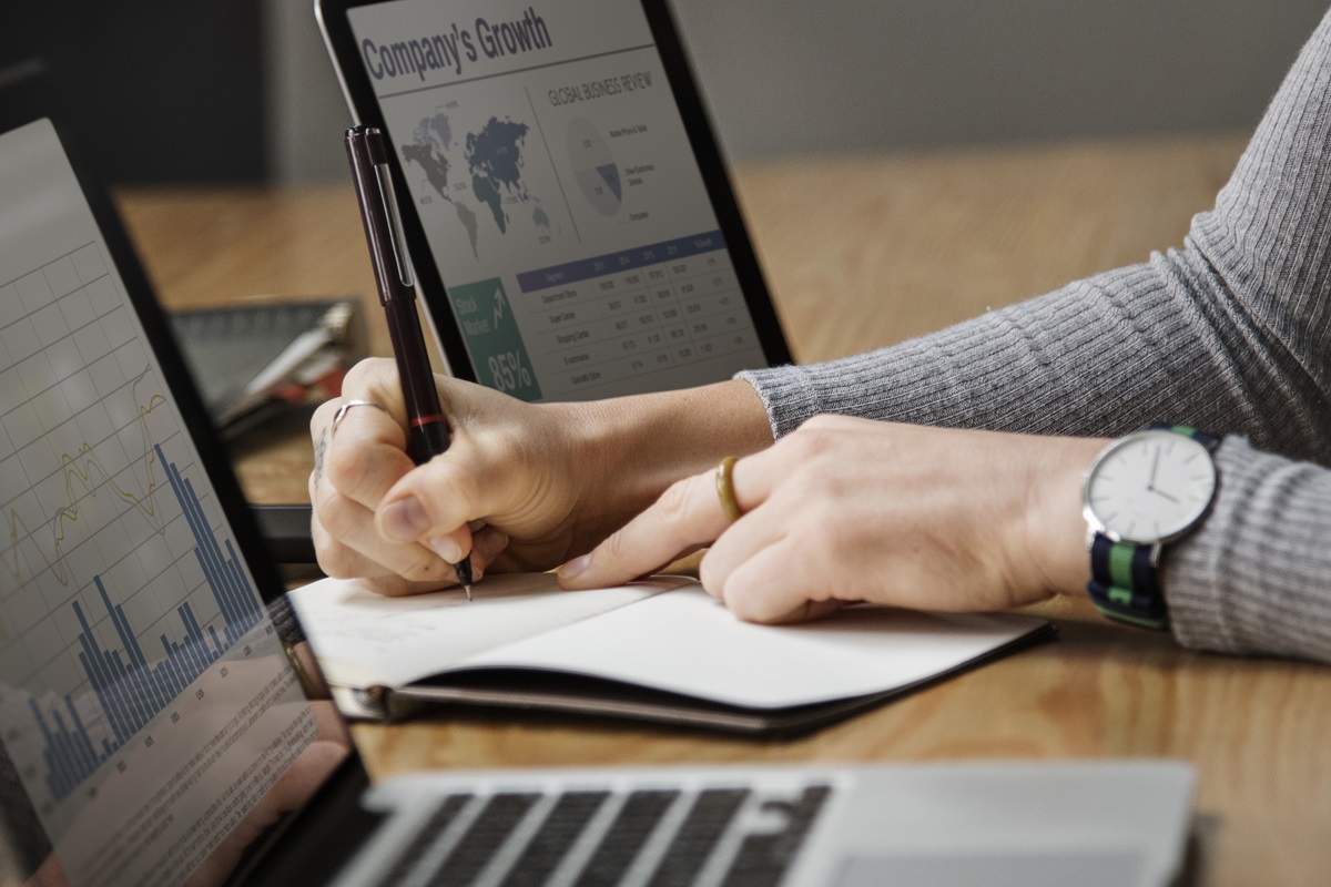 Como o SugarCRM pode transformar o seu relacionamento com o cliente? Como o SugarCRM pode transformar o seu relacionamento com o cliente?