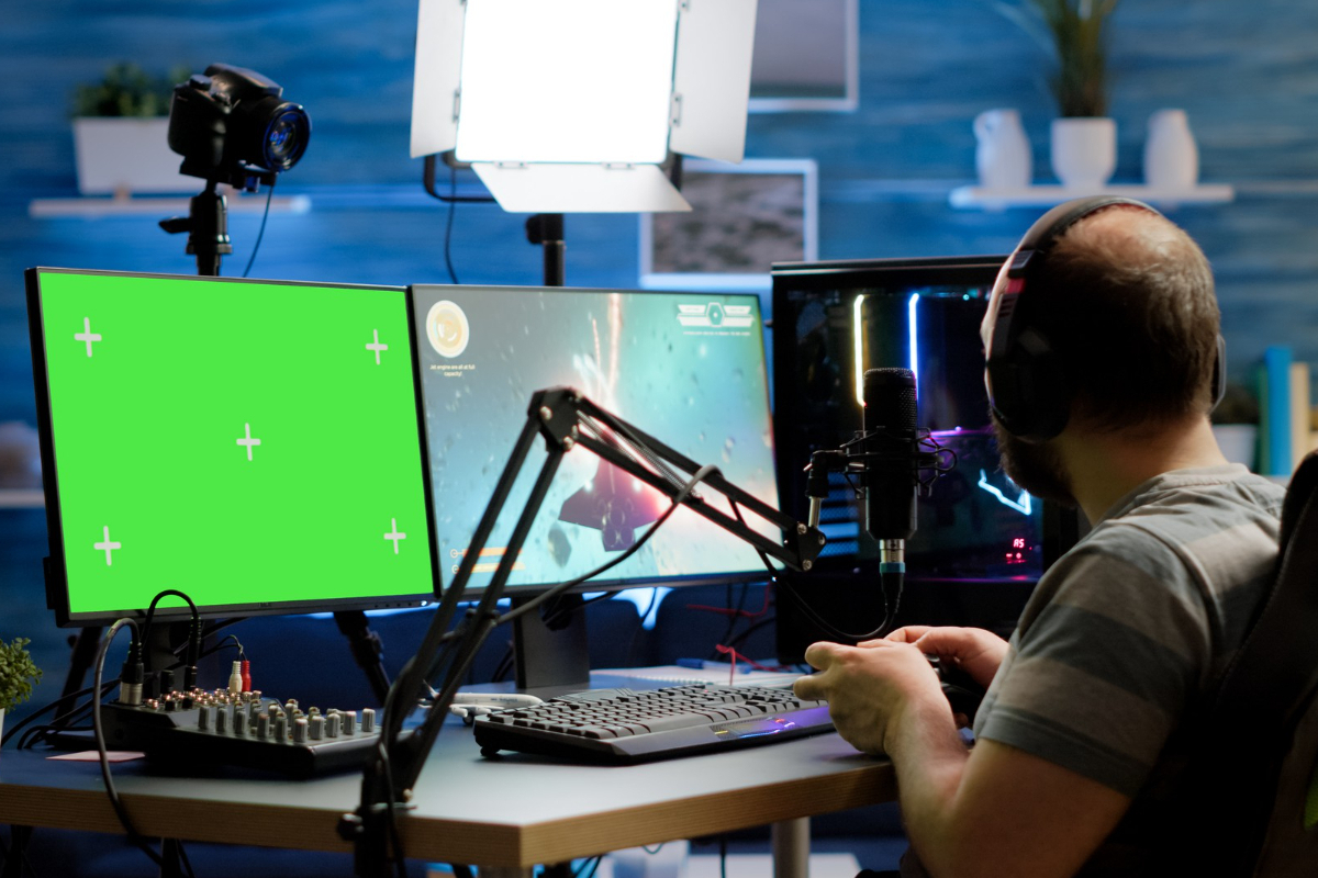 aplicativos para gravar tela: a imagem mostra um gamer fazendo um live durante um jogo
