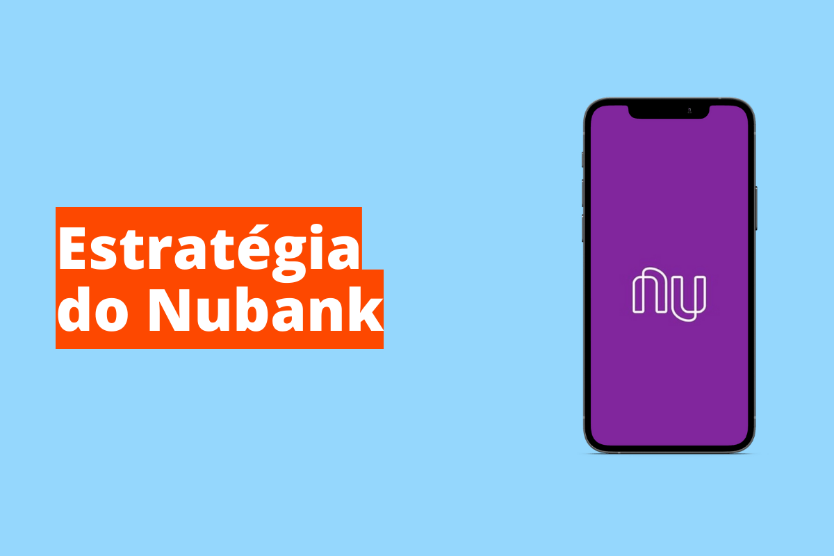 celular com foto do app da nubank. O fundo da imagem é azul e tem-se escrito estratégia da nubank