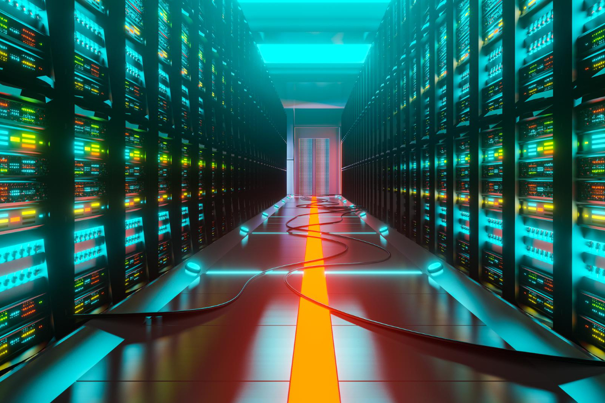Servidor Dedicado representado por diversas unidades de armazenamento em sala com luz de led azul