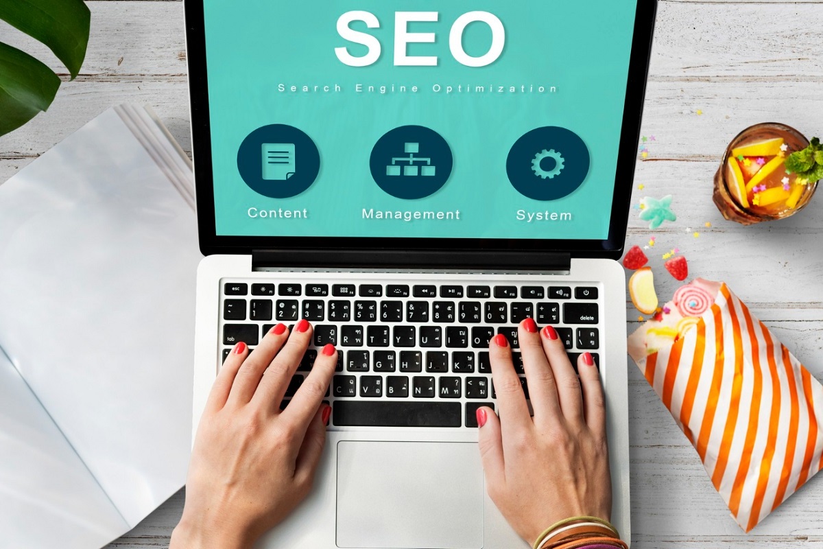 computador mostrando o nome seo