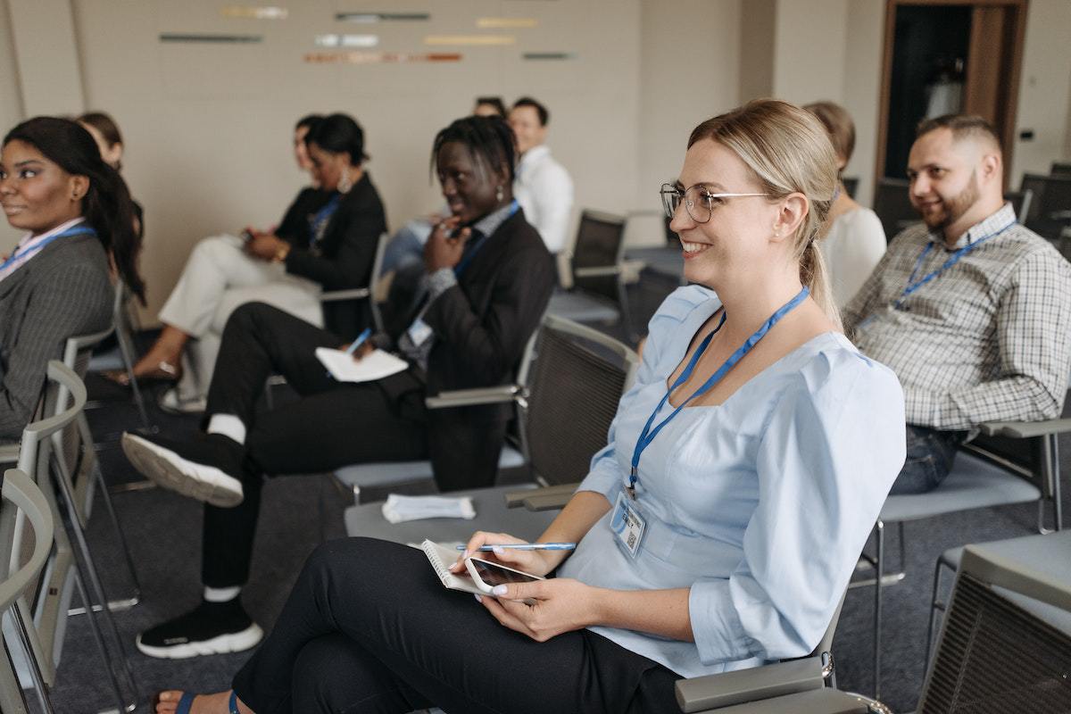 pessoas participando de um evento