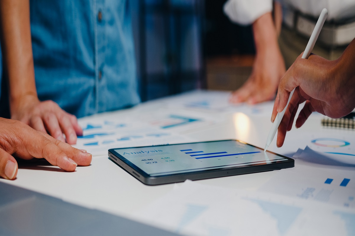 tablet: quick sprout pessoa trabalhando usando um tablet