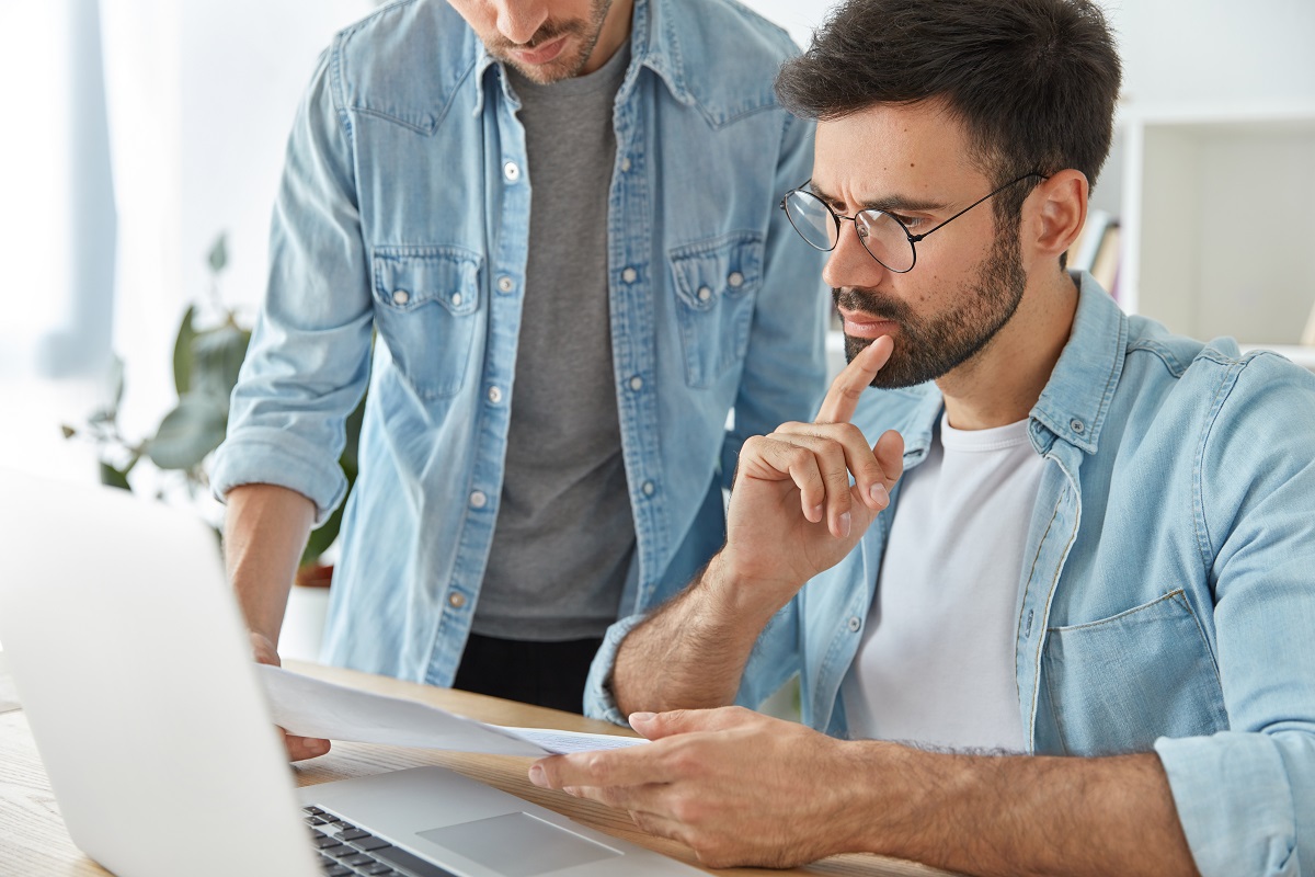 relatórios: matriz GE homens analisando relatórios