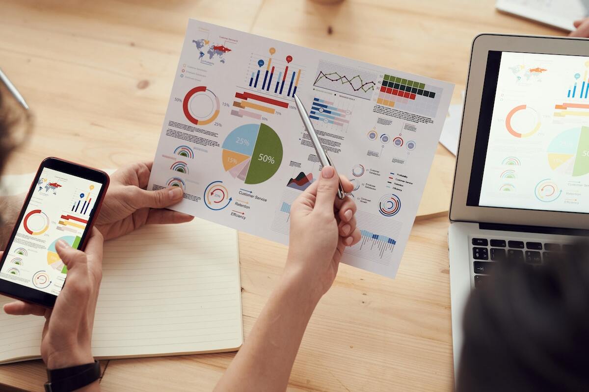 Vendas b2b: veja a melhor maneira de fazer a imagem ilustra uma pessoa atuando em vendas b2b