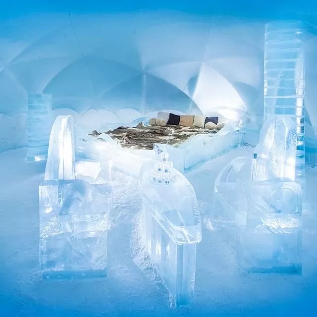 氷のホテル